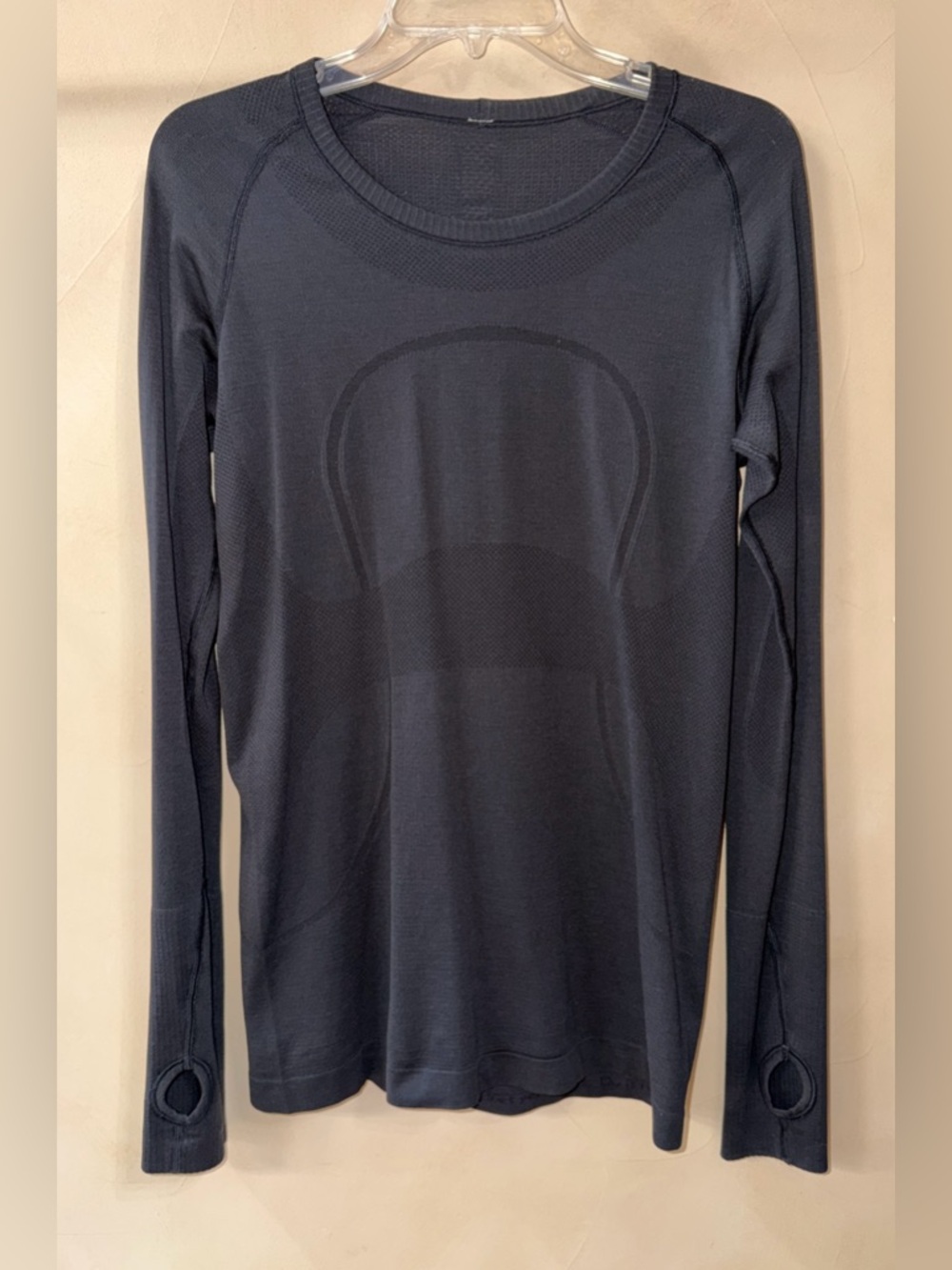 Lululemon Women's Swiftly Long Sleeve in Black size 10
